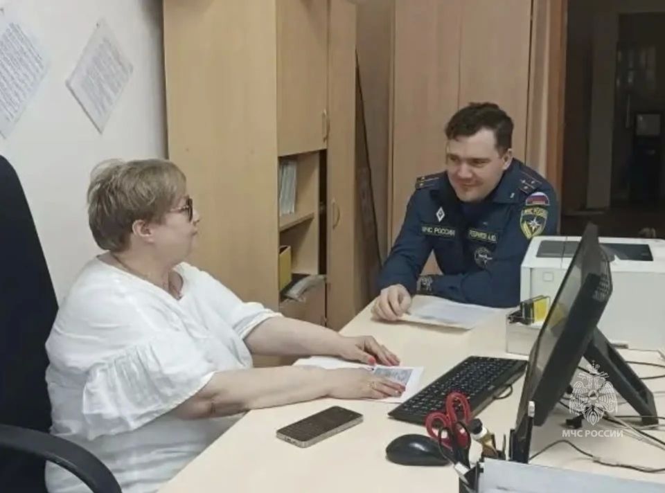 Сотрудники МЧС России проводят профилактические мероприятия в образовательных учреждениях столицы Сотрудники МЧС России проводят профилактические мероприятия в образовательных учреждениях столицы