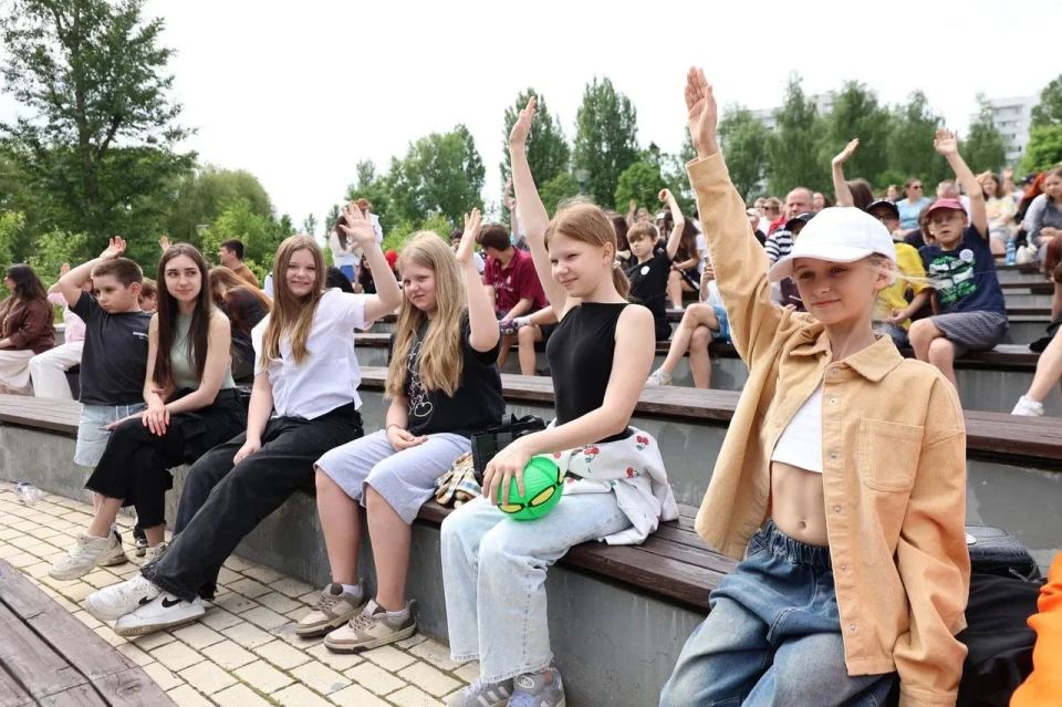 Алексей Шапошников: Ура! Больше трёх тысяч школьников присоединились к нашему «Полярному диктанту»! Алексей Шапошников: Ура! Больше трёх тысяч школьников присоединились к нашему «Полярному диктанту»!