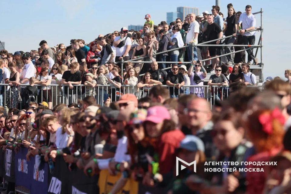 Москва на время забыла про светофоры и пробки: в городе прошёл NO DRIFT NO FEST — фестиваль автомобильной культуры Москва на время забыла про светофоры и пробки: в городе прошёл NO DRIFT NO FEST — фестиваль автомобильной культуры