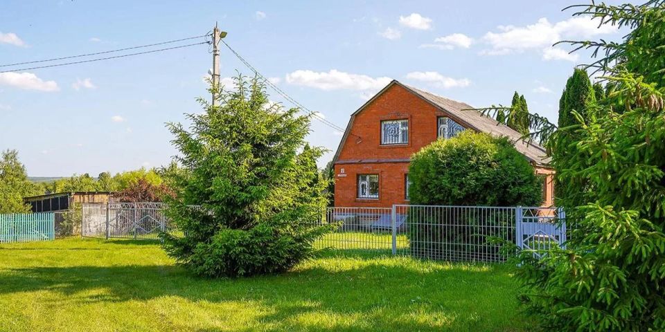 Дачный сезон — это не только рассада и шашлыки, но и множество городских дел, которые все равно остаются с нами