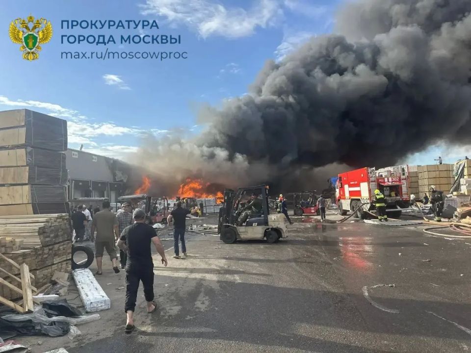 Прокуратура взяла под контроль установление обстоятельств пожара в Новой Москве Прокуратура взяла под контроль установление обстоятельств пожара в Новой Москве