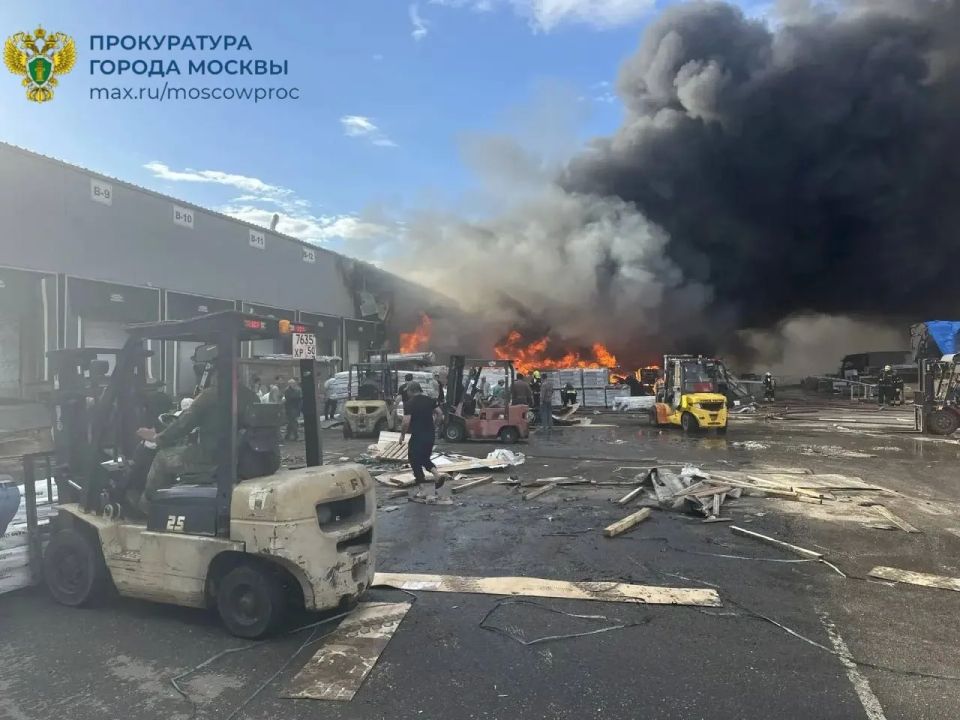Прокуратура взяла под контроль установление обстоятельств пожара в Новой Москве Прокуратура взяла под контроль установление обстоятельств пожара в Новой Москве