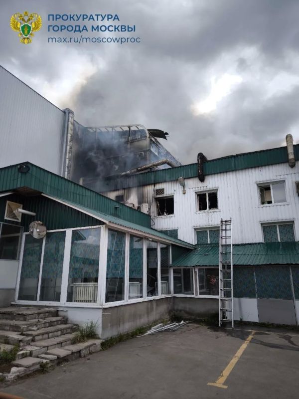 Прокуратура контролирует установление обстоятельств пожара на востоке Москвы