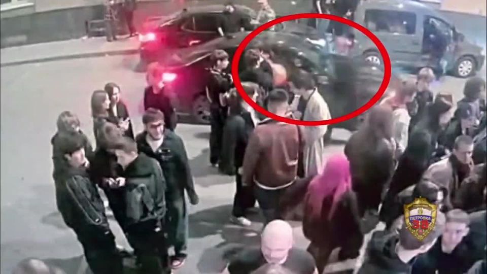Кража со скрытым звучанием: столичные полицейские задержали подозреваемых в краже электрогитары