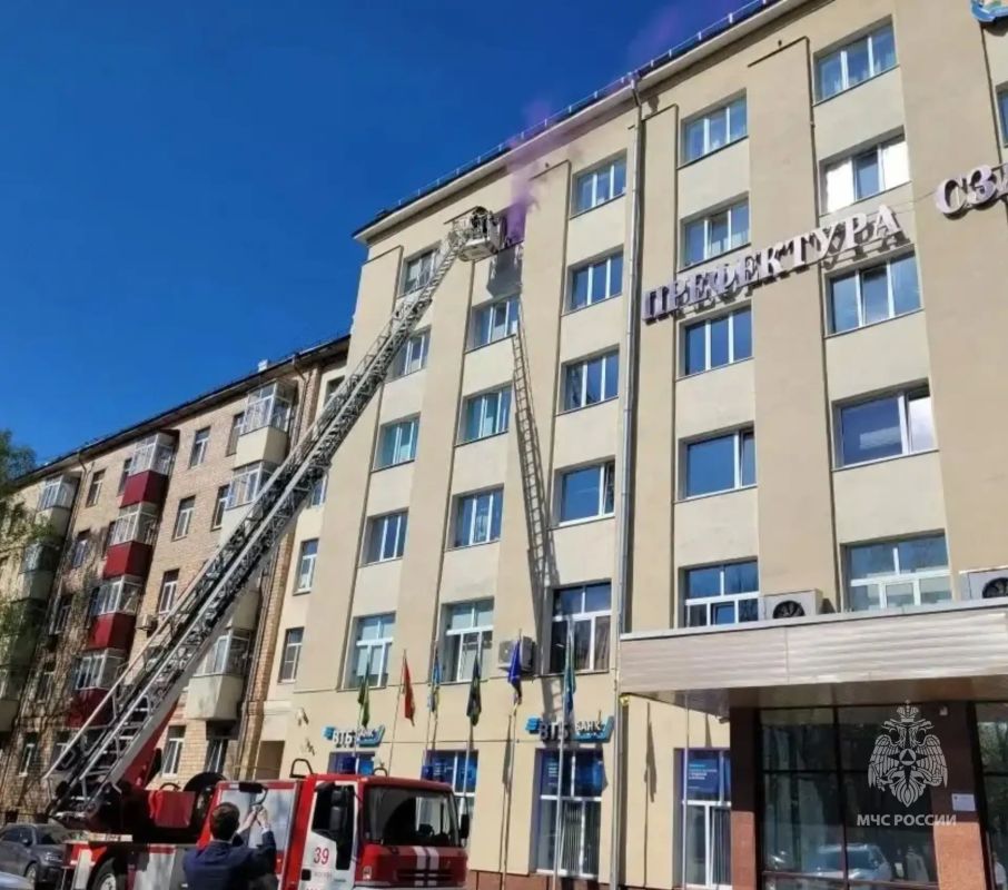 #БудниМЧС. Сотрудники Управления по СЗАО ГУ МЧС России по г. Москве совместно с Префектурой округа провели занятия по отработке действий при возникновении возгорания в здании с массовым пребыванием людей #БудниМЧС. Сотрудники Управления по СЗАО ГУ МЧС России по г. Москве совместно с Префектурой округа провели занятия по отработке действий при возникновении возгорания в здании с массовым пребыванием людей