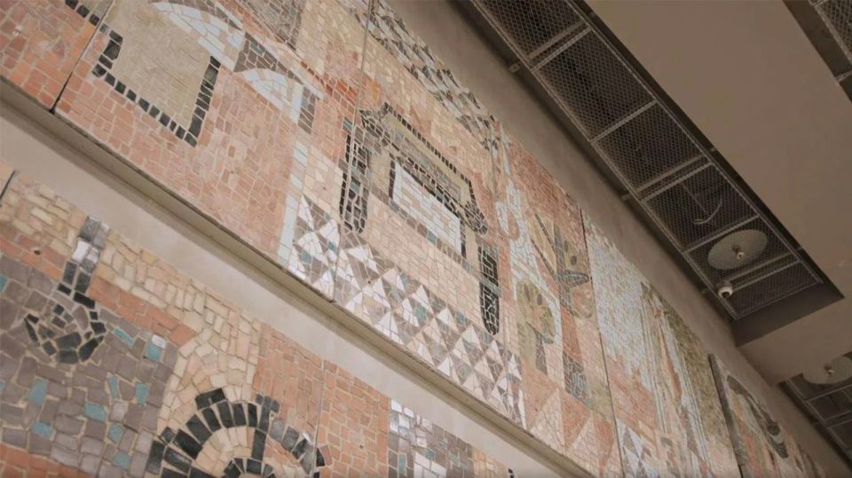 Историческую мозаику завода «Москвич» отреставрировали и перевезли в музей Историческую мозаику завода «Москвич» отреставрировали и перевезли в музей