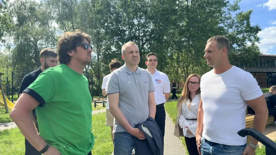 Евгений Попов: Молодежь на волне.. Ребята из Молодёжного штаба пригласили меня в WAKE PARK в Строгино. Обсудили проекты, идеи и планы на лето Евгений Попов: Молодежь на волне.. Ребята из Молодёжного штаба пригласили меня в WAKE PARK в Строгино. Обсудили проекты, идеи и планы на лето