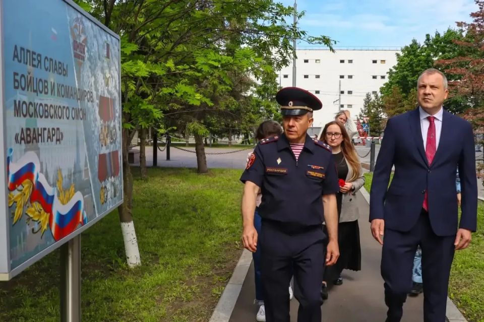В столичном главке Росгвардии прошла встреча с ведущим Евгением Поповым В столичном главке Росгвардии прошла встреча с ведущим Евгением Поповым