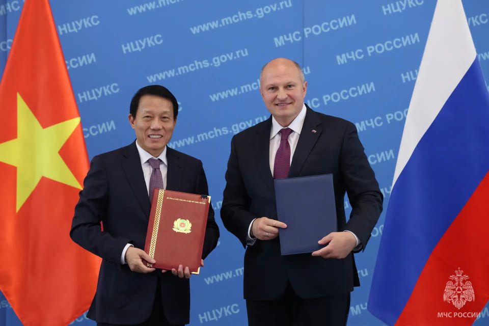 Подписан план совместных мероприятий между спасательными ведомствами России и Вьетнама Подписан план совместных мероприятий между спасательными ведомствами России и Вьетнама