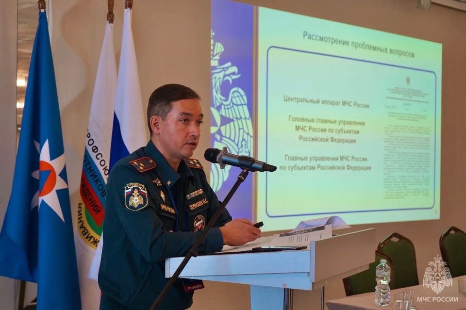 Более 130 ответственных за вопросы охраны труда в подразделениях МЧС России принимают участие в учебно-методическом сборе Более 130 ответственных за вопросы охраны труда в подразделениях МЧС России принимают участие в учебно-методическом сборе