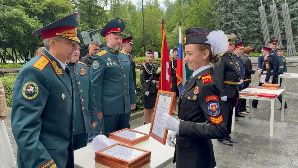 В Москве офицеры СК приняли участие в церемонии клятвы кадет В Москве офицеры СК приняли участие в церемонии клятвы кадет