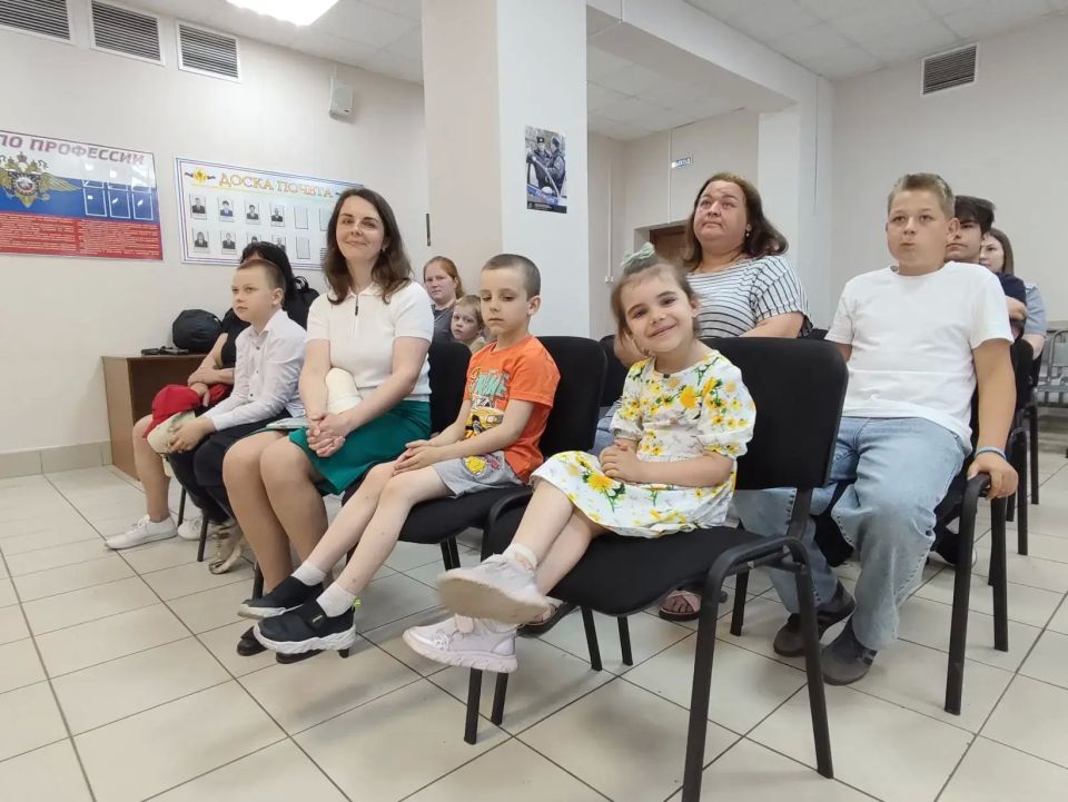 В Буе в канун Дня защиты детей полицейские и общественники наградили призеров регионального этапа конкурса МВД России «Полицейский Дядя Степа» В Буе в канун Дня защиты детей полицейские и общественники наградили призеров регионального этапа конкурса МВД России «Полицейский Дядя Степа»