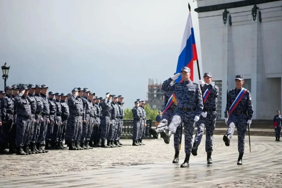 Тожественный выпуск слушателей Центра подготовки сотрудников вневедомственной охраны столичного главка Росгвардии состоялся на Поклонной горе Тожественный выпуск слушателей Центра подготовки сотрудников вневедомственной охраны столичного главка Росгвардии состоялся на Поклонной горе