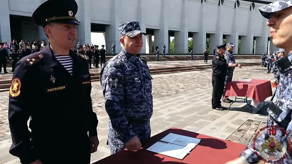 Тожественный выпуск слушателей Центра подготовки сотрудников вневедомственной охраны столичного главка Росгвардии состоялся на Поклонной горе