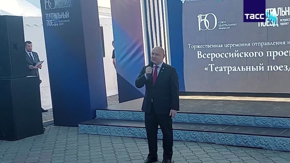 Проект "Театральный поезд", в ходе которого более 100 театров и тысячи артистов посетят десятки регионов РФ отправился из Севастополя в Москву