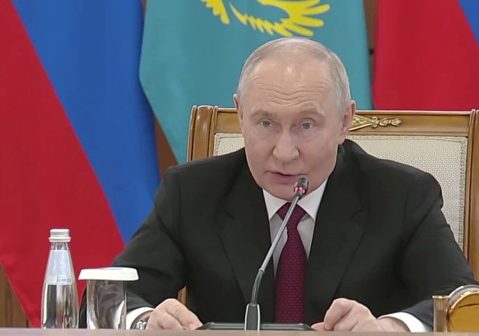 Россия и Казахстан уже практически все расчеты проводят в национальных валютах, что защищает взаимную торговлю от внешнего влияния, заявил Путин