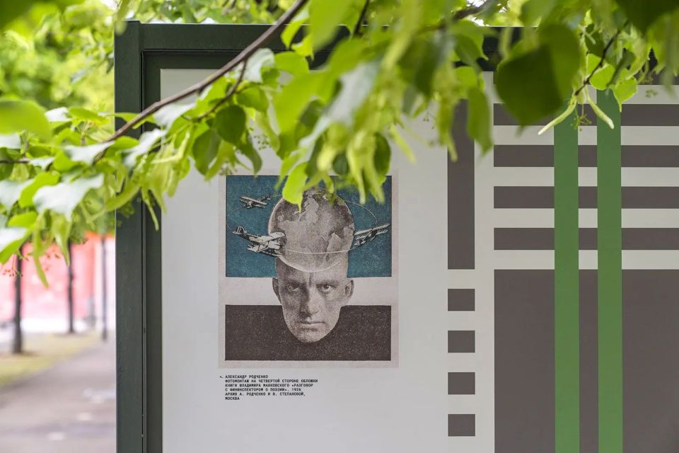 В парке искусств «Музеон» открылась стендовая выставка «Октябрь» В парке искусств «Музеон» открылась стендовая выставка «Октябрь»