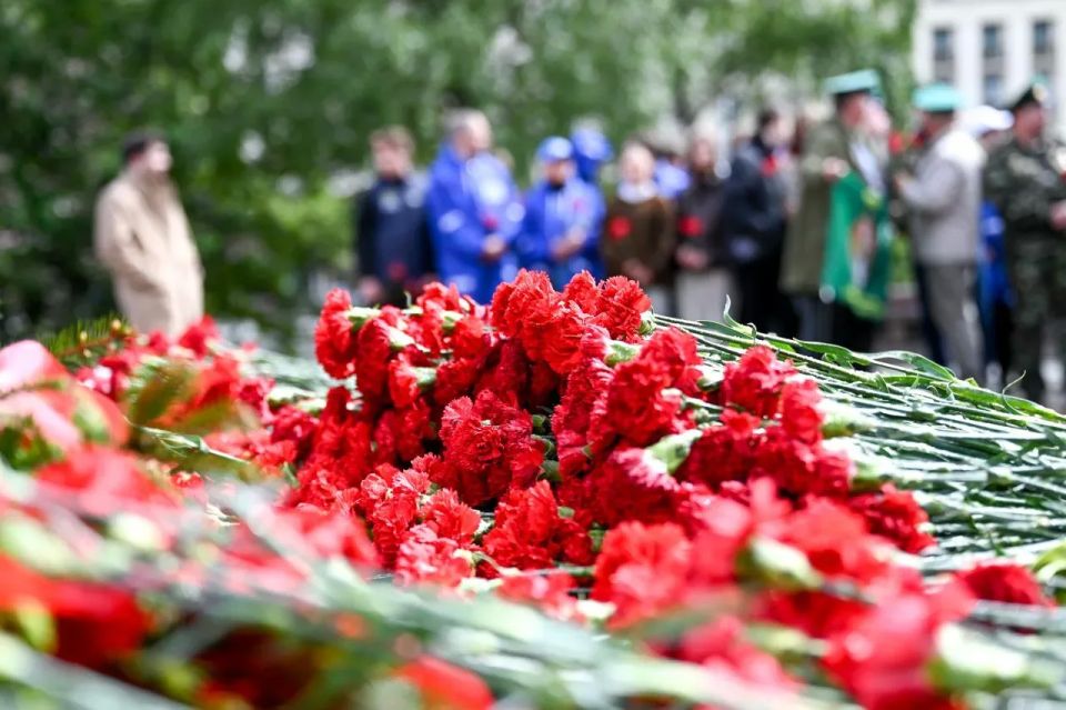 Леонид Слуцкий: С Днём пограничника!. Сегодня вся страна чествует личный состав и ветеранов Пограничной службы ФСБ России Леонид Слуцкий: С Днём пограничника!. Сегодня вся страна чествует личный состав и ветеранов Пограничной службы ФСБ России