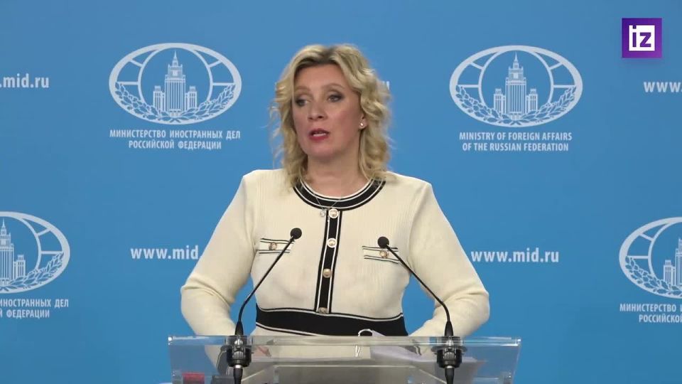 Политико-дипломатическое урегулирование украинского конфликта остается приоритетом РФ, заявила Захарова, отвечая на вопрос "Известий"
