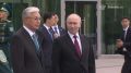 Официальная встреча лидеров России и Казахстана началась с пролёта истребителей