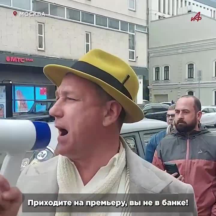 Остап Бендер вернулся: по Москве проехала легендарная антилопа Гну