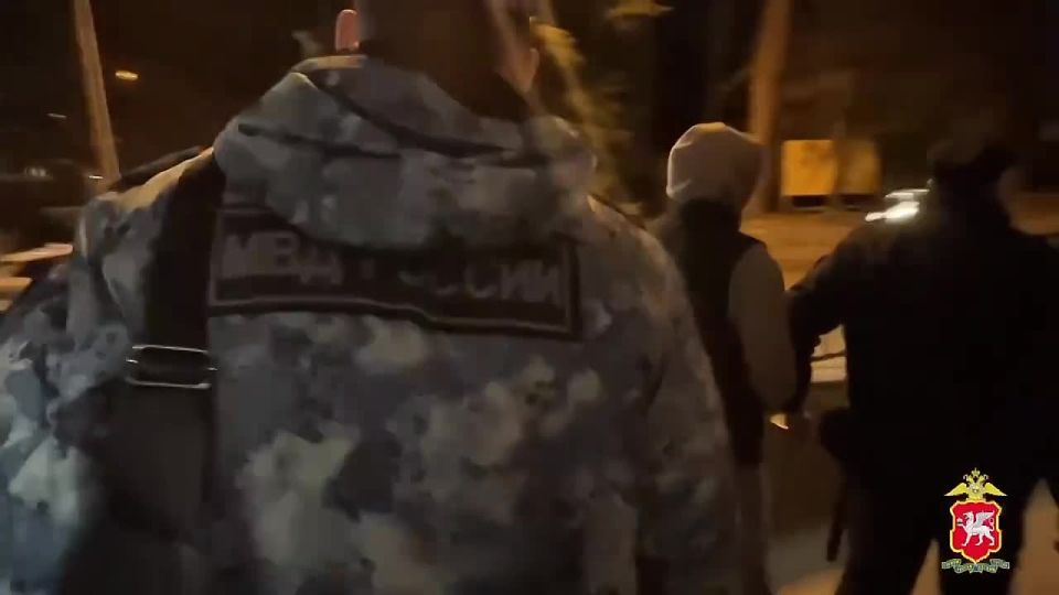 Нелегального мигранта, участвовавшего в сговоре по обману покупателей на маркетплейсах, задержали в Москве