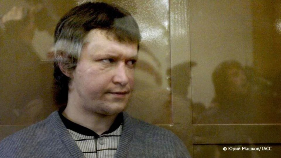 Суд отклонил жалобу серийного убийцы Пичушкина, известного как "битцевский маньяк", на отказ в переводе из колонии "Полярная сова" в колонию ближе к Москве, говорится в электронной базе данных столичных судов