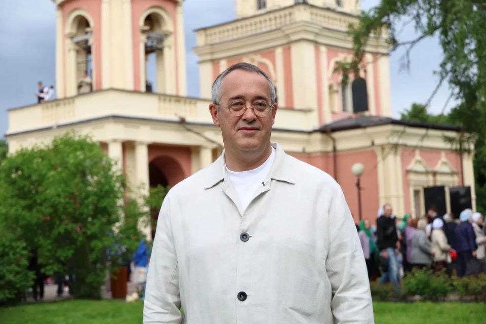 Алексей Шапошников: Сегодня, в праздник Святой Троицы, один из главных православных праздников, по благословению Святейшего Патриарха Московского и всея Руси Кирилла мы прошли крестным ходом по Северо-Восточному округу Алексей Шапошников: Сегодня, в праздник Святой Троицы, один из главных православных праздников, по благословению Святейшего Патриарха Московского и всея Руси Кирилла мы прошли крестным ходом по Северо-Восточному округу