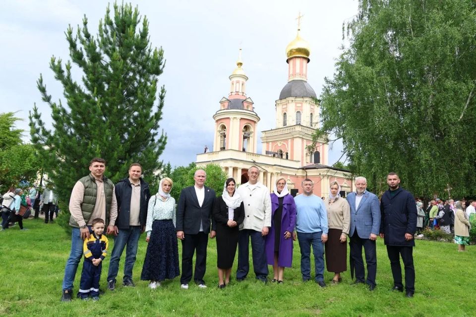 Алексей Шапошников: Сегодня, в праздник Святой Троицы, один из главных православных праздников, по благословению Святейшего Патриарха Московского и всея Руси Кирилла мы прошли крестным ходом по Северо-Восточному округу Алексей Шапошников: Сегодня, в праздник Святой Троицы, один из главных православных праздников, по благословению Святейшего Патриарха Московского и всея Руси Кирилла мы прошли крестным ходом по Северо-Восточному округу