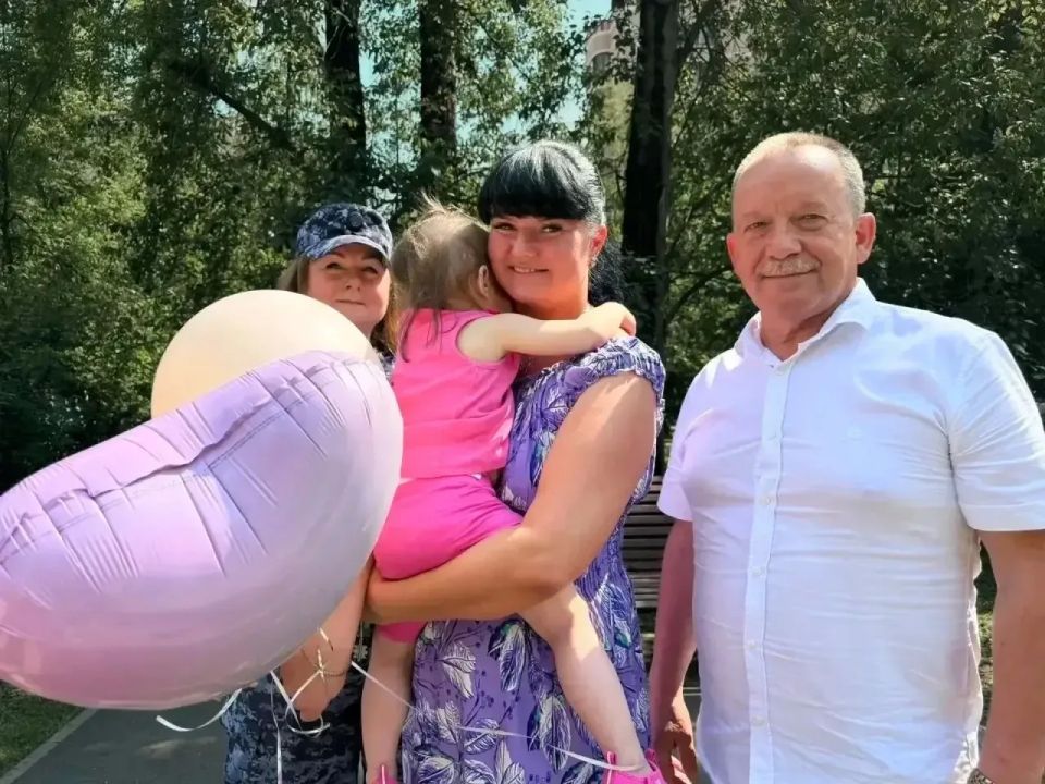 Ко Дню защиты детей столичные росгвардейцы посетили многодетную семью ветерана службы Ко Дню защиты детей столичные росгвардейцы посетили многодетную семью ветерана службы