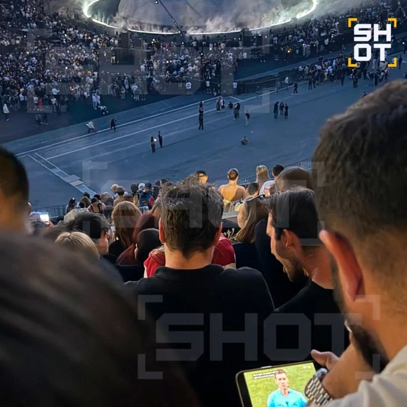 Говорят, россияне вчера болели за Сафонова даже на концерте Канье Уэста в Стамбуле
