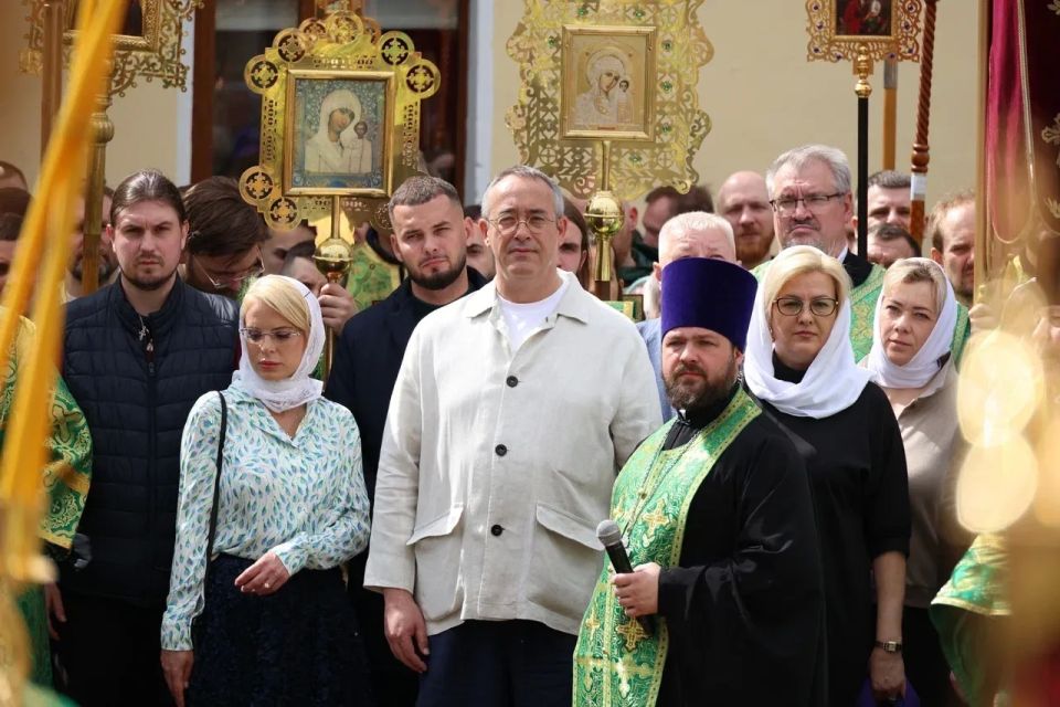 Алексей Шапошников: Сегодня, в праздник Святой Троицы, один из главных православных праздников, по благословению Святейшего Патриарха Московского и всея Руси Кирилла мы прошли крестным ходом по Северо-Восточному округу Алексей Шапошников: Сегодня, в праздник Святой Троицы, один из главных православных праздников, по благословению Святейшего Патриарха Московского и всея Руси Кирилла мы прошли крестным ходом по Северо-Восточному округу