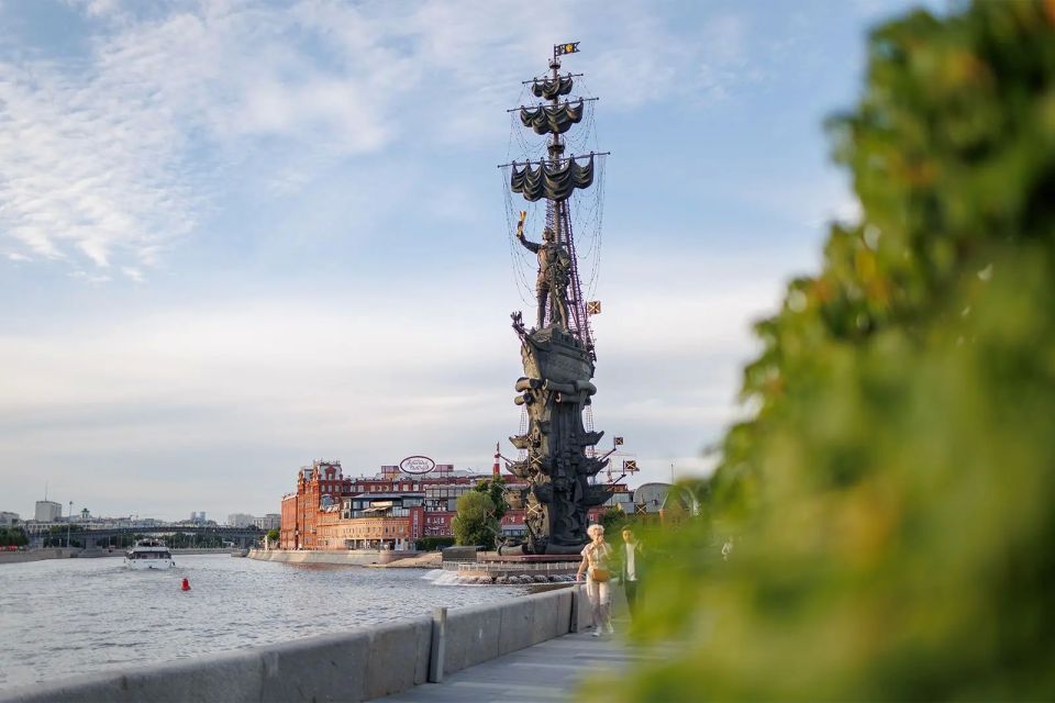 Портал «Узнай Москву» подготовил тематические квизы, квесты и прогулочные маршруты для юных горожан