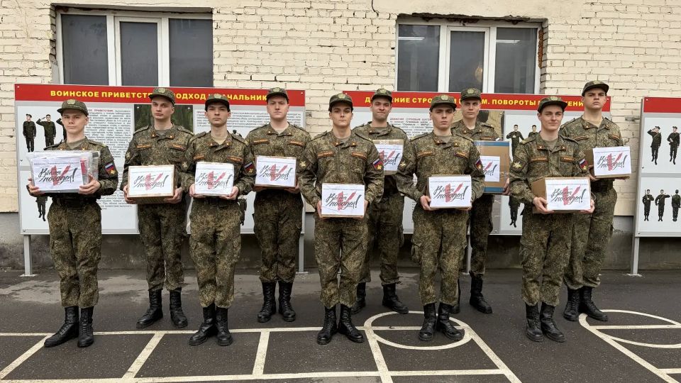 Студенты и сотрудники военного учебного центра при МГТУ им. Н.Э. Баумана помогают бойцам в госпиталях и на передовой