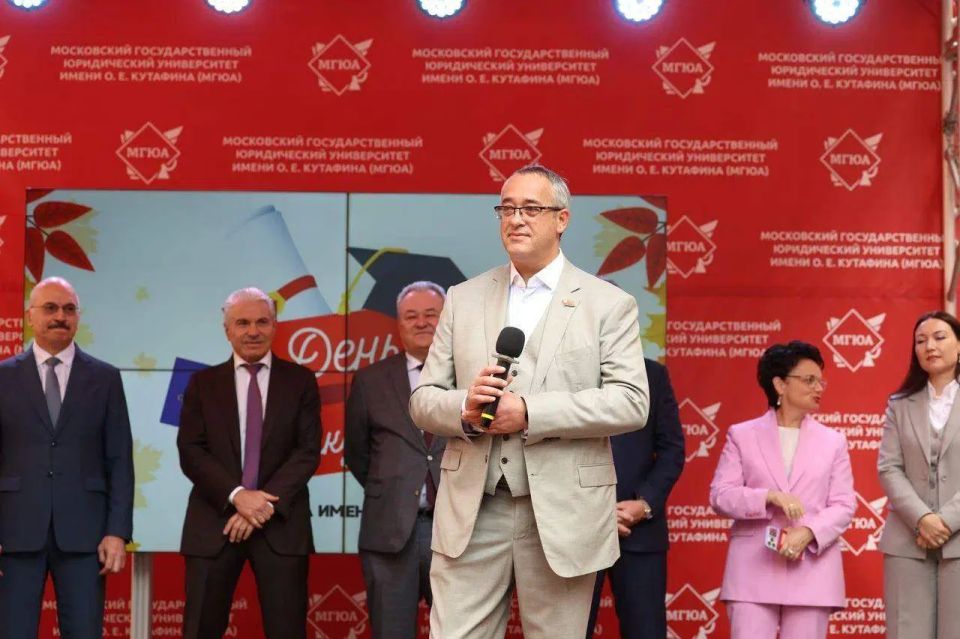 Алексей Шапошников: 1 июня – день основания моей альма-матер, МГЮА имени О.Е. Кутафина. МГЮА – один из ведущих юридических вузов страны, место, где воспитывают сильных специалистов, формируют уважение к праву, закону и...