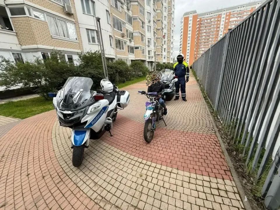 В Новой Москве столичные полицейские привлекли к ответственности отца, доверившего питбайк 9-летнему сыну