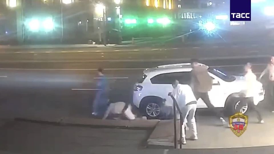 Конфликт между посетителями кафе в центре Москвы закончился дракой