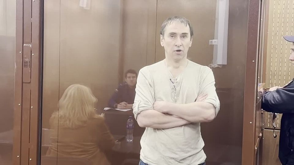 Суд в Москве изменил меру пресечения журналисту «Новой газеты» Олегу Ролдугину