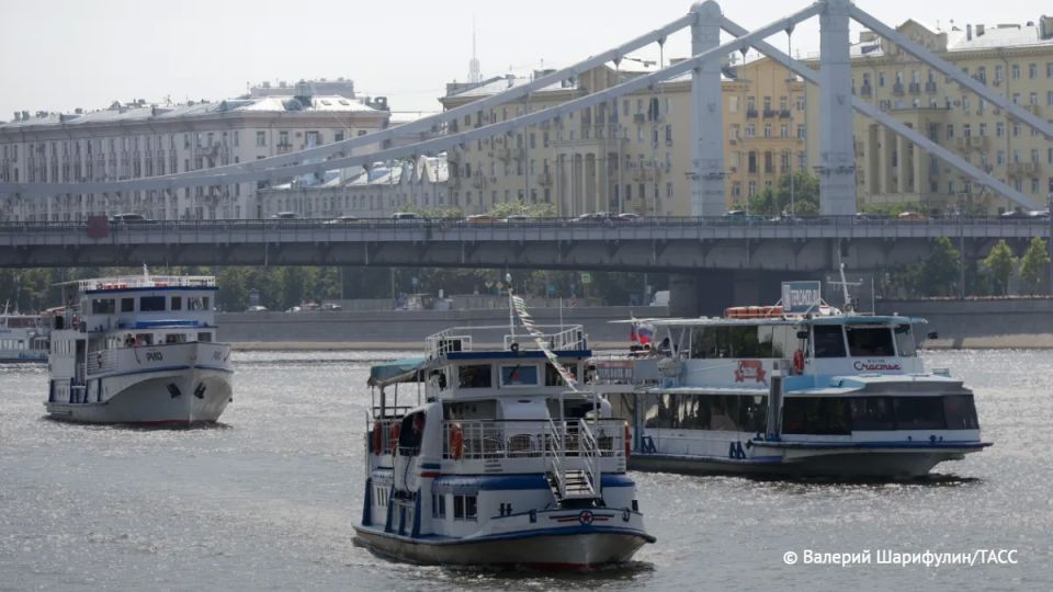 Вода в Москва-реке прогрелась до 18 градусов, сообщили ТАСС в Гидрометцентре РФ
