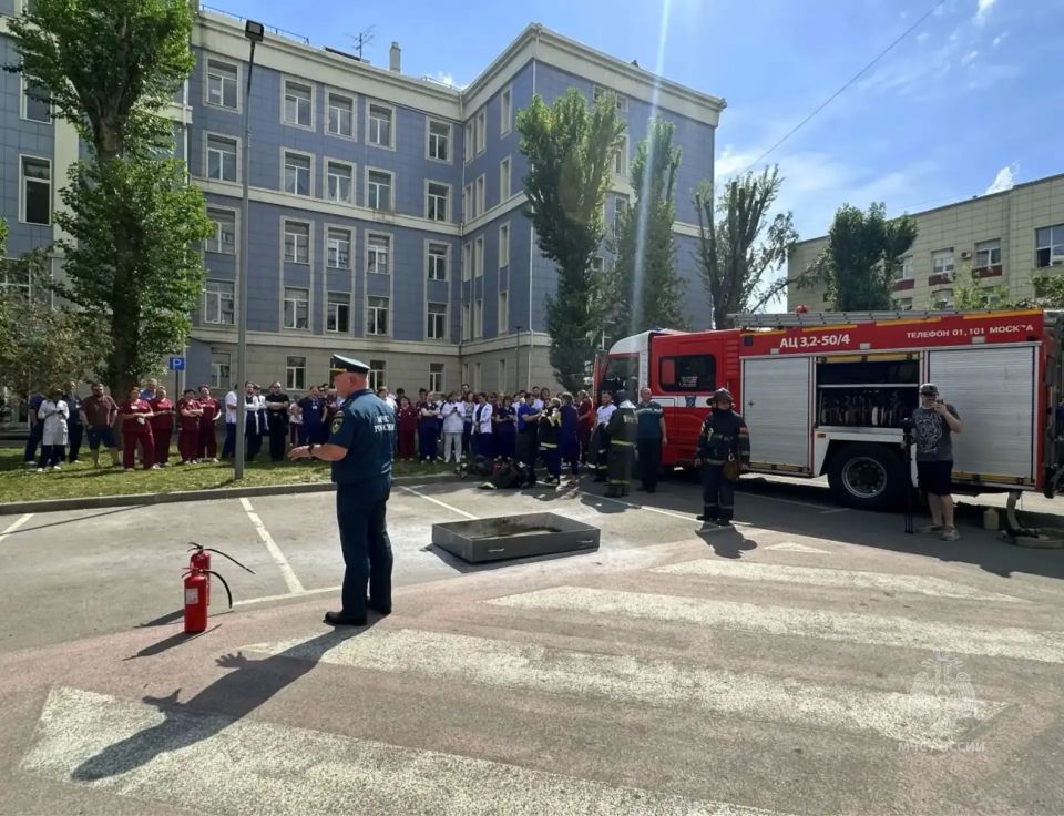 #БудниМЧС. . В Юго-Восточном округе столицы прошли тренировочные пожарно-тактические учения на объекте здравоохранения #БудниМЧС. . В Юго-Восточном округе столицы прошли тренировочные пожарно-тактические учения на объекте здравоохранения