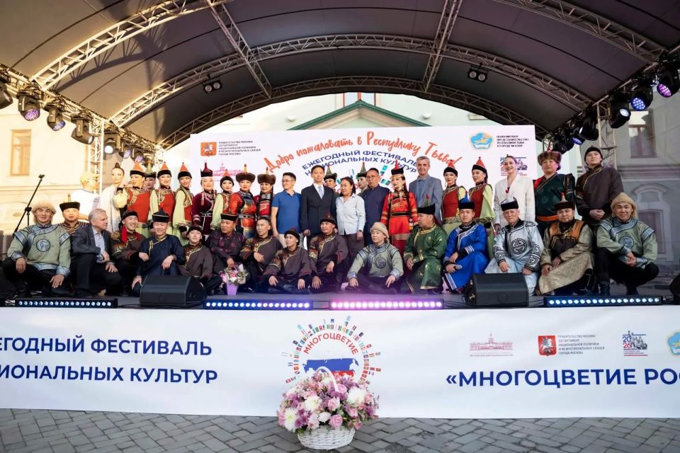 В столице прошел межрегиональный фестиваль «Многоцветие России» В столице прошел межрегиональный фестиваль «Многоцветие России»