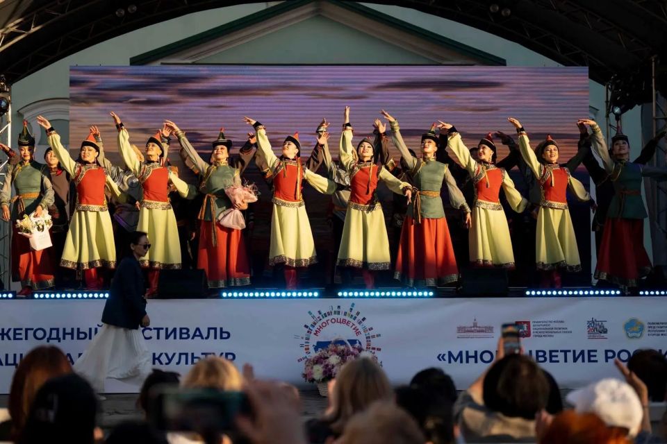 В столице прошел межрегиональный фестиваль «Многоцветие России» В столице прошел межрегиональный фестиваль «Многоцветие России»