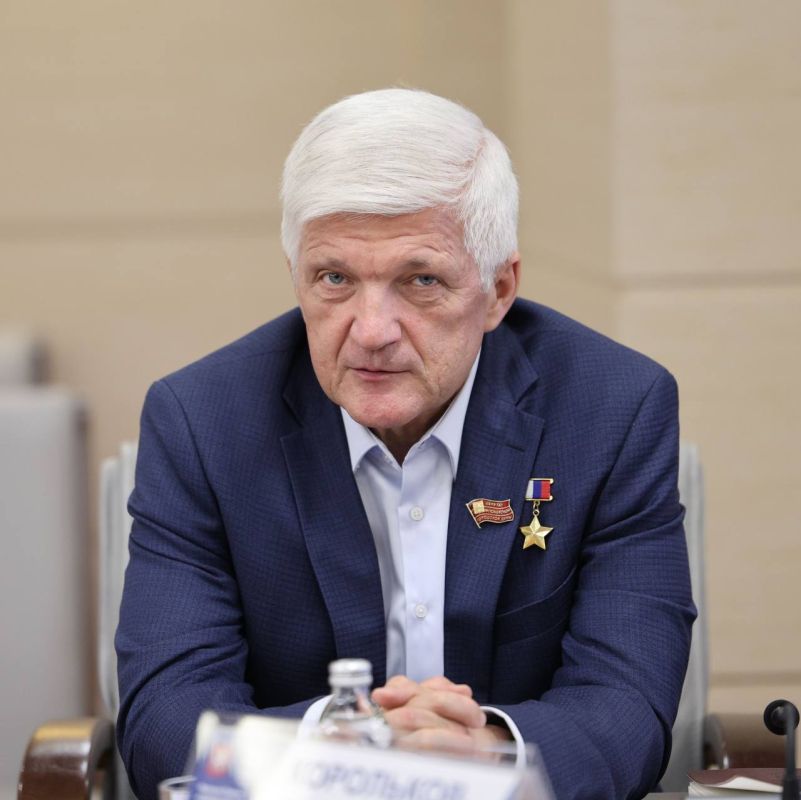 Герой Российской Федерации, член комиссии МГД по безопасности, законодательству и регламенту Аркадий Корольков (фракция партии «Единая Россия») принял участие в торжественном открытии выставки, приуроченной к 10-летию...