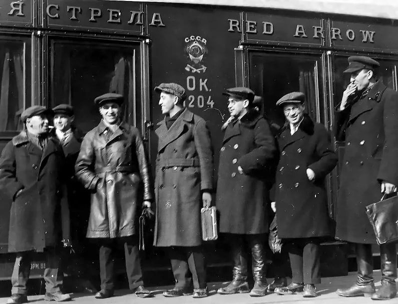 Первому рейсу «Красной стрелы» — 95 лет Первому рейсу «Красной стрелы» — 95 лет