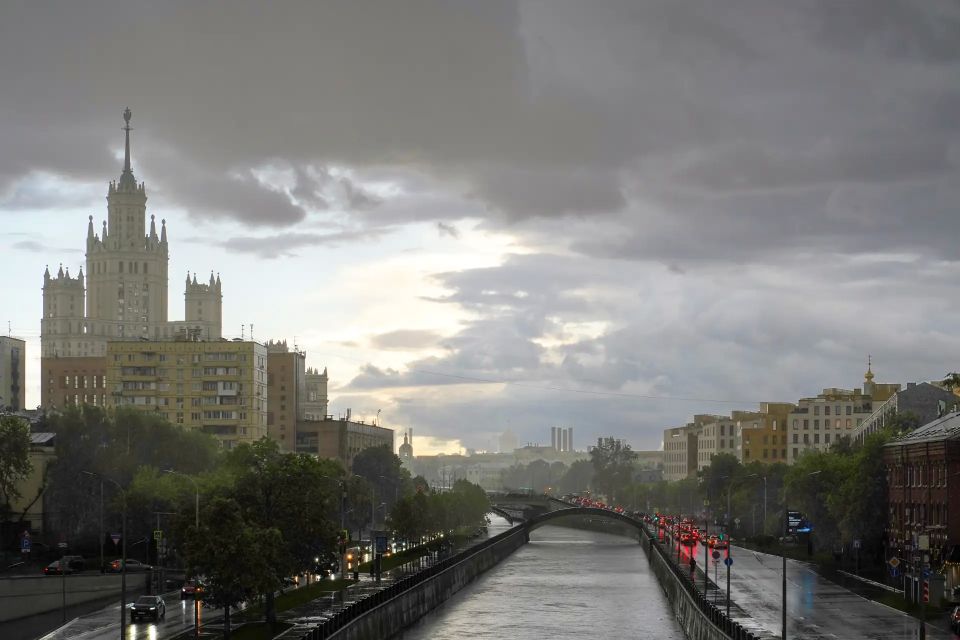 В Москве местами кратковременный дождь с грозой