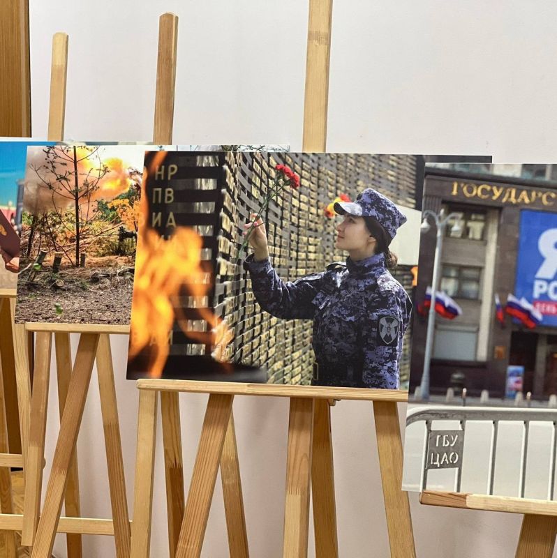 Герой Российской Федерации, член комиссии МГД по безопасности, законодательству и регламенту Аркадий Корольков (фракция партии «Единая Россия») принял участие в торжественном открытии выставки, приуроченной к 10-летию... Герой Российской Федерации, член комиссии МГД по безопасности, законодательству и регламенту Аркадий Корольков (фракция партии «Единая Россия») принял участие в торжественном открытии выставки, приуроченной к 10-летию...