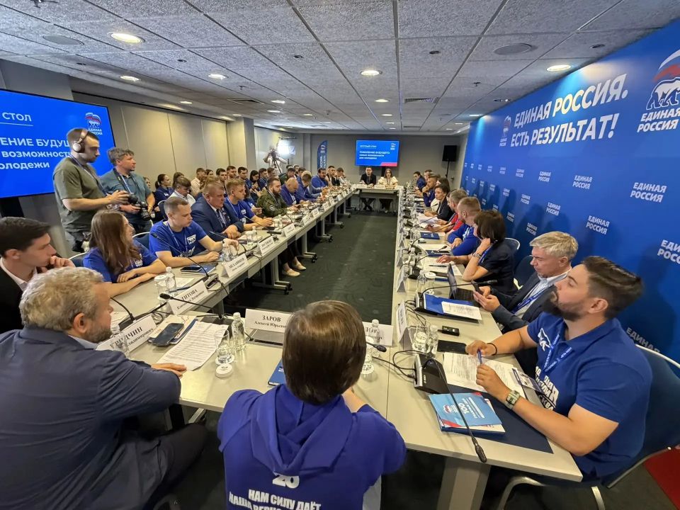 Анна Кузнецова: Предложения о будущем – о молодежи и с молодёжью обсуждаем на отчётном форуме «Единой России»! Анна Кузнецова: Предложения о будущем – о молодежи и с молодёжью обсуждаем на отчётном форуме «Единой России»!