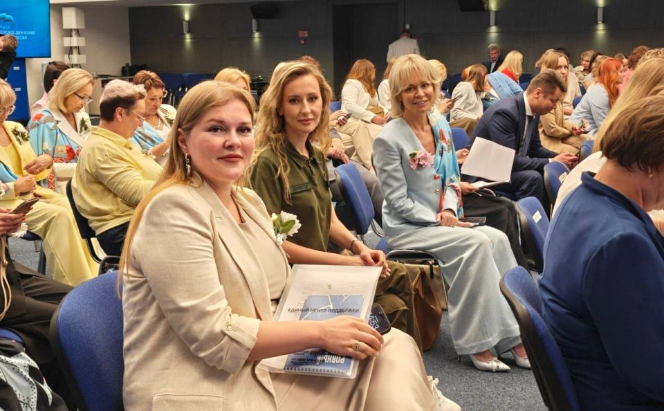 Накануне итогового отчетно-программного форума «Единой России» координаторы Женского движения Центрального федерального округа и председатели общественных советов встретились с секретарём Генсовета партии Владимиром Якушевым Накануне итогового отчетно-программного форума «Единой России» координаторы Женского движения Центрального федерального округа и председатели общественных советов встретились с секретарём Генсовета партии Владимиром Якушевым