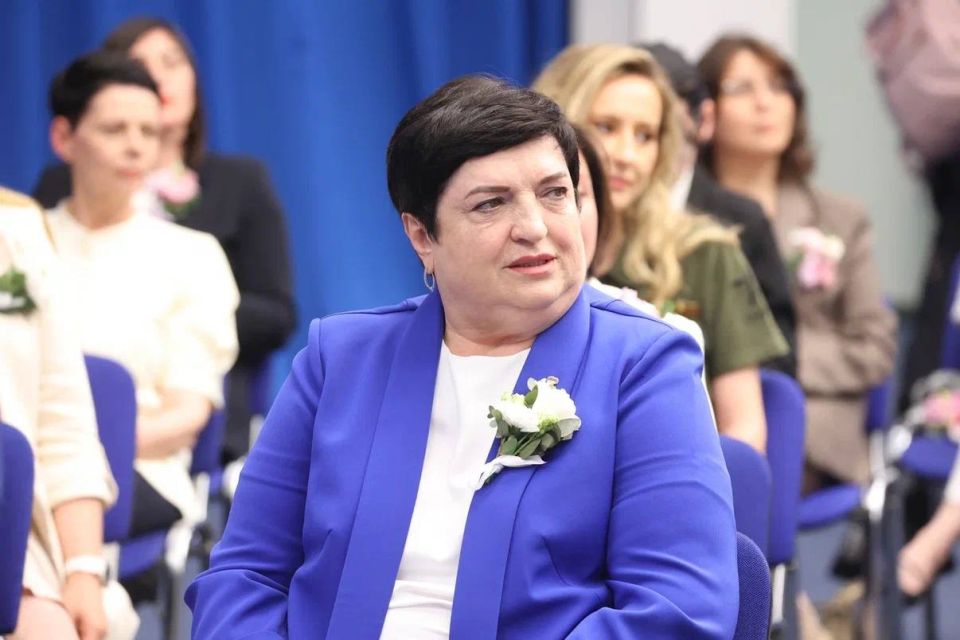 Накануне итогового отчетно-программного форума «Единой России» координаторы Женского движения Центрального федерального округа и председатели общественных советов встретились с секретарём Генсовета партии Владимиром Якушевым Накануне итогового отчетно-программного форума «Единой России» координаторы Женского движения Центрального федерального округа и председатели общественных советов встретились с секретарём Генсовета партии Владимиром Якушевым