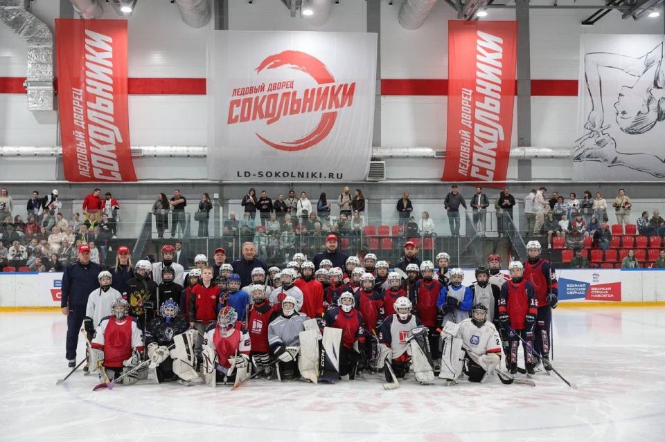 В рамках региональной недели член Комитета Государственной Думы по физической культуре и спорту Владислав Третьяк провел открытую тренировку в Москве В рамках региональной недели член Комитета Государственной Думы по физической культуре и спорту Владислав Третьяк провел открытую тренировку в Москве